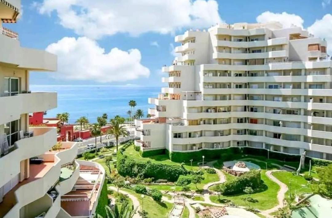 El Estudio De La Playa Benalbeach Holidays Paradise Benalmadena Bagian luar foto