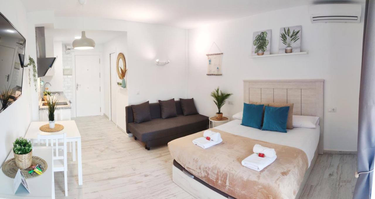 El Estudio De La Playa Benalbeach Holidays Paradise Benalmadena Bagian luar foto