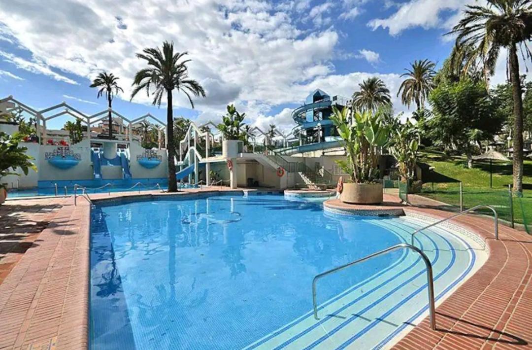 El Estudio De La Playa Benalbeach Holidays Paradise Benalmadena Bagian luar foto